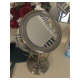 Lighted magnifying mirror