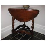 Drop Leaf Stand