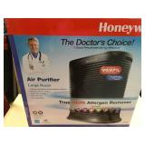 HONEYWELL True HEPA 310 sq. ft. Allergen Remover Air Purifier in good conditions