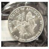 1989 AMERICAN SILVER EAGLE 1 TROY OZ. .999 FINE SILVER DOLLAR
