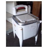 Vintage Wringer Washing Machine