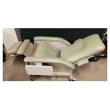 Retails New $1500 - Lumex Mobile Deluxe Clinic Patient Care Recliner Patient Geri Chair Ultimate Wide Comfort - With Side Tables Clinical Care Recliner Taupe - Excellent Condition!