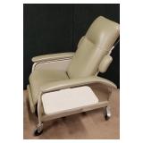Retails New $1500 - Lumex Mobile Deluxe Clinic Patient Care Recliner Patient Geri Chair Ultimate Wide Comfort - With Side Tables Clinical Care Recliner Taupe - Excellent Condition!