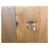 JAMESTOWN OAK 5 DRAWER DRESSER W/ CABINET