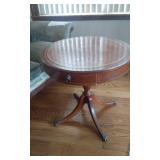 26x26 Round Claw Foot Table With Drawer