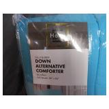 New Signature Hotel Down Alternative Comforter New Signature Hotel Down Alternative Comforter