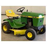 John Deere 111 Lawn Tractor