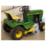 John Deere 111 Lawn Tractor