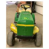 John Deere 111 Lawn Tractor