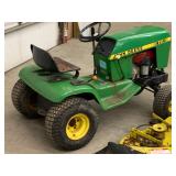 John Deere 111 Lawn Tractor