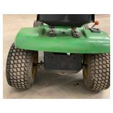 John Deere 111 Lawn Tractor