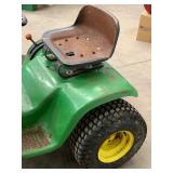 John Deere 111 Lawn Tractor