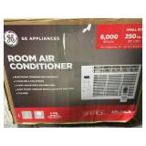 GE 6,000 BTU 115-Volt Electronic Room Window Air Conditioner with Remote PLEASE SEE PHOTO BROKEN DAMAGE