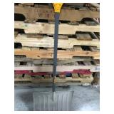 Ames Companies The/Snow Tools 1641000 18-In. Aluminum Snow Shovel With D-Handle in good condition