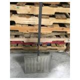 Ames Companies The/Snow Tools 1641000 18-In. Aluminum Snow Shovel With D-Handle in good condition