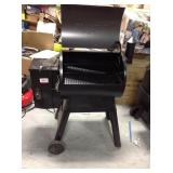 Traeger Eastwood 22 Wood Pellet Grill and Smoker in Silver Vein Model # TFB42DVBO not used whit damage please review photos