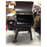 Traeger Eastwood 22 Wood Pellet Grill and Smoker in Silver Vein Model # TFB42DVBO not used whit damage please review photos