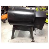 Traeger Eastwood 22 Wood Pellet Grill and Smoker in Silver Vein Model # TFB42DVBO not used whit damage please review photos
