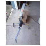 CLAY PIGEON THROWER WITH BOX OF CLAYS