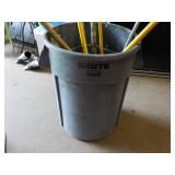 Brute Rubbermaid Container Full of ...