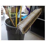 Brute Rubbermaid Container Full of ...