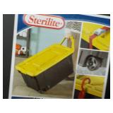 40 Gallon Sterilite Tub and Cover o...
