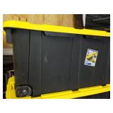 40 Gallon Sterilite Tub and Cover o...