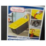 40 Gallon Sterilite Tub and Cover o...