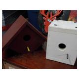 2 Birdhouses and Wood Décor...