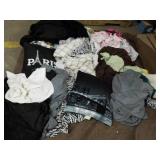 Large Quantity of Sheets, pillow Ca...