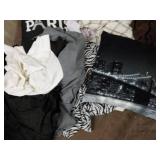 Large Quantity of Sheets, pillow Ca...