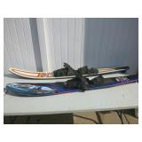 2 Slalom Water Skis