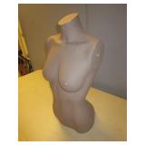 FEMALE HALF MANNEQUIN BUSTS