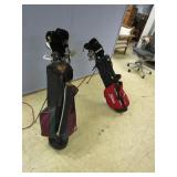 TITLEIST AND HIGHLAND GOLF CLUB BAGS WITH CLUBS