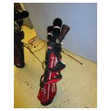 TITLEIST AND HIGHLAND GOLF CLUB BAGS WITH CLUBS