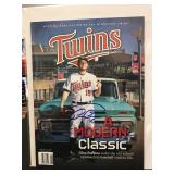 GLEN PERKINS AUTOGRAPHED MN TWINS MAGAZINE