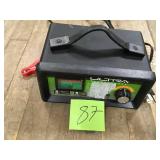 Ultra Performance 2/6 Amp 6/12-Volt Manual Battery Charger in good condition