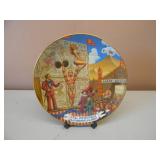 VINTAGE 1981 - THE MIDWAY "THE FLAMBOYANCE OF THE CIRCUS" THE GREATEST SHOW ON EARTH PLATE COLLECTION - RARE NICE PIECE! - W/STAND - SEE PICTURES!