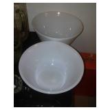 Old Pyrex mixing bowl and more with tote
