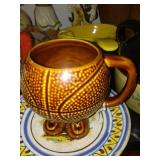 16 pieces of pottery Ceramics.