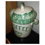 16 pieces of pottery Ceramics.