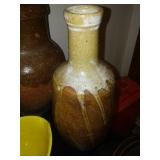 16 pieces of pottery Ceramics.