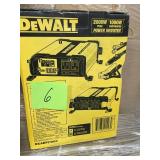 DEWALT 1000-Watt Power Inverter in good condition