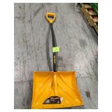 True Temper 18 in. Ergonomic Mountain Mover Snow Shovel in good condition