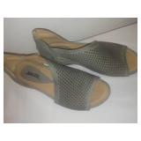 2 pair almost new sandals women