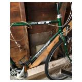 Passage GT road bike and Tire pump  Great Condition