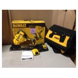 DEWALT 20-Volt Max Lithium-Ion Cordless 15-Gauge Finish Nailer  in good condition