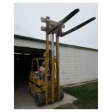 ALLIS CHALMERS 10,000 LB LP FORKLIFT