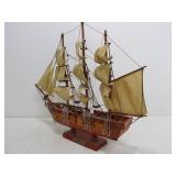 Wooden USS CONSTITUTION Ship Model