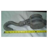 Double pulley with hook - excellent & huge.